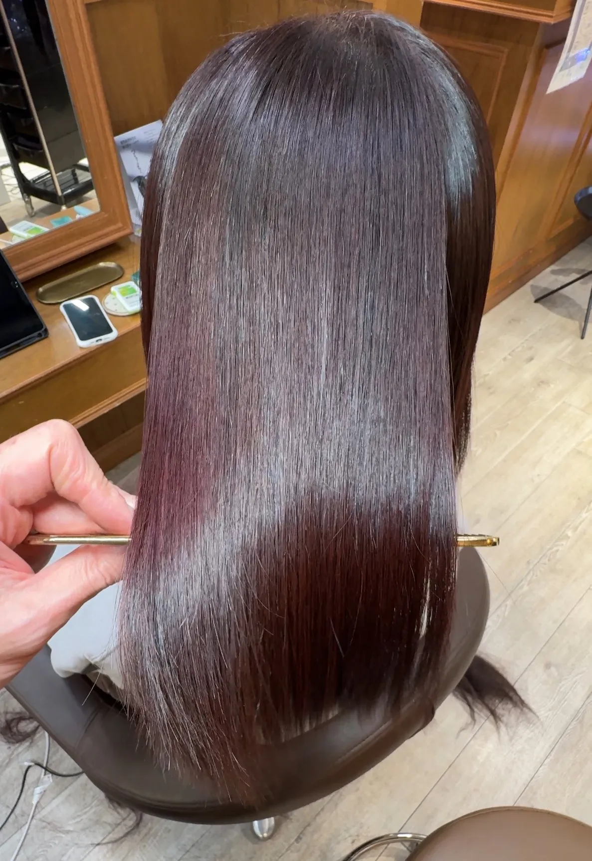 カラーリングで大阪府高槻市の美容室選びと理想の髪色をかなえる